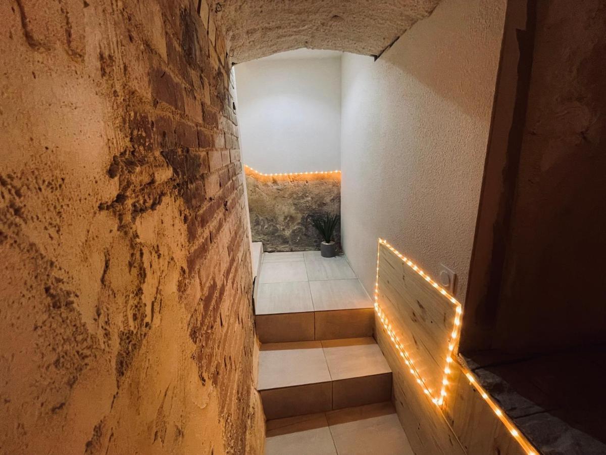 Appartamento La Cave aux Lumières Renaison Esterno foto